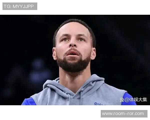 库里轻松发挥全场12投6中贡献14分5助攻巧妙吸引防守展现团队配合魅力